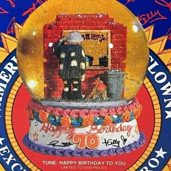 RARE and VHTF SIGNED by Emmett Kelly Jr 1994 Snow Globe. - Picture 2 of 15